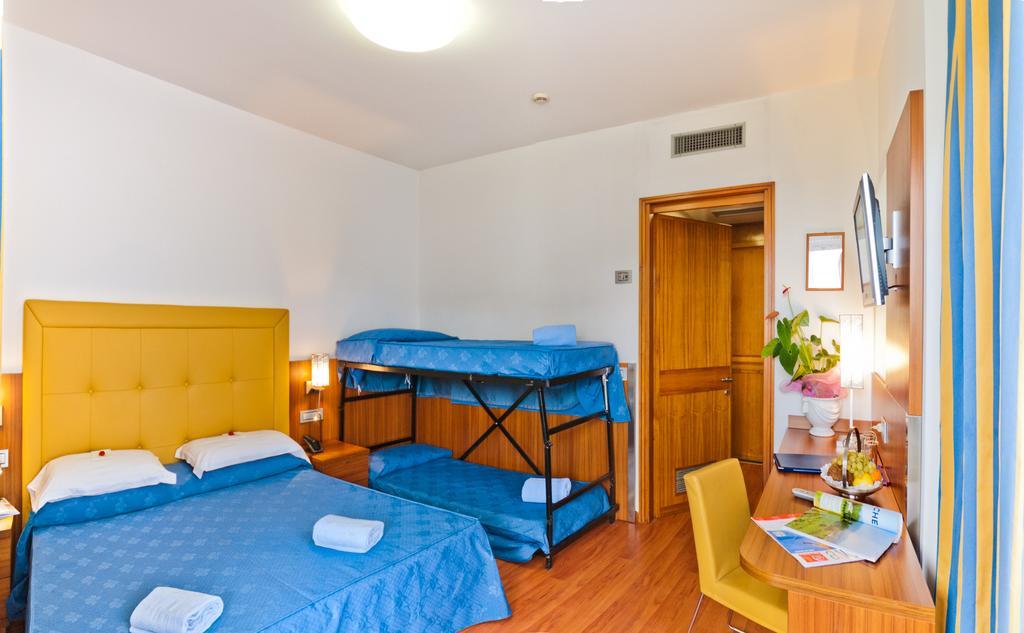 Hotel Ariston Bibione Oda fotoğraf